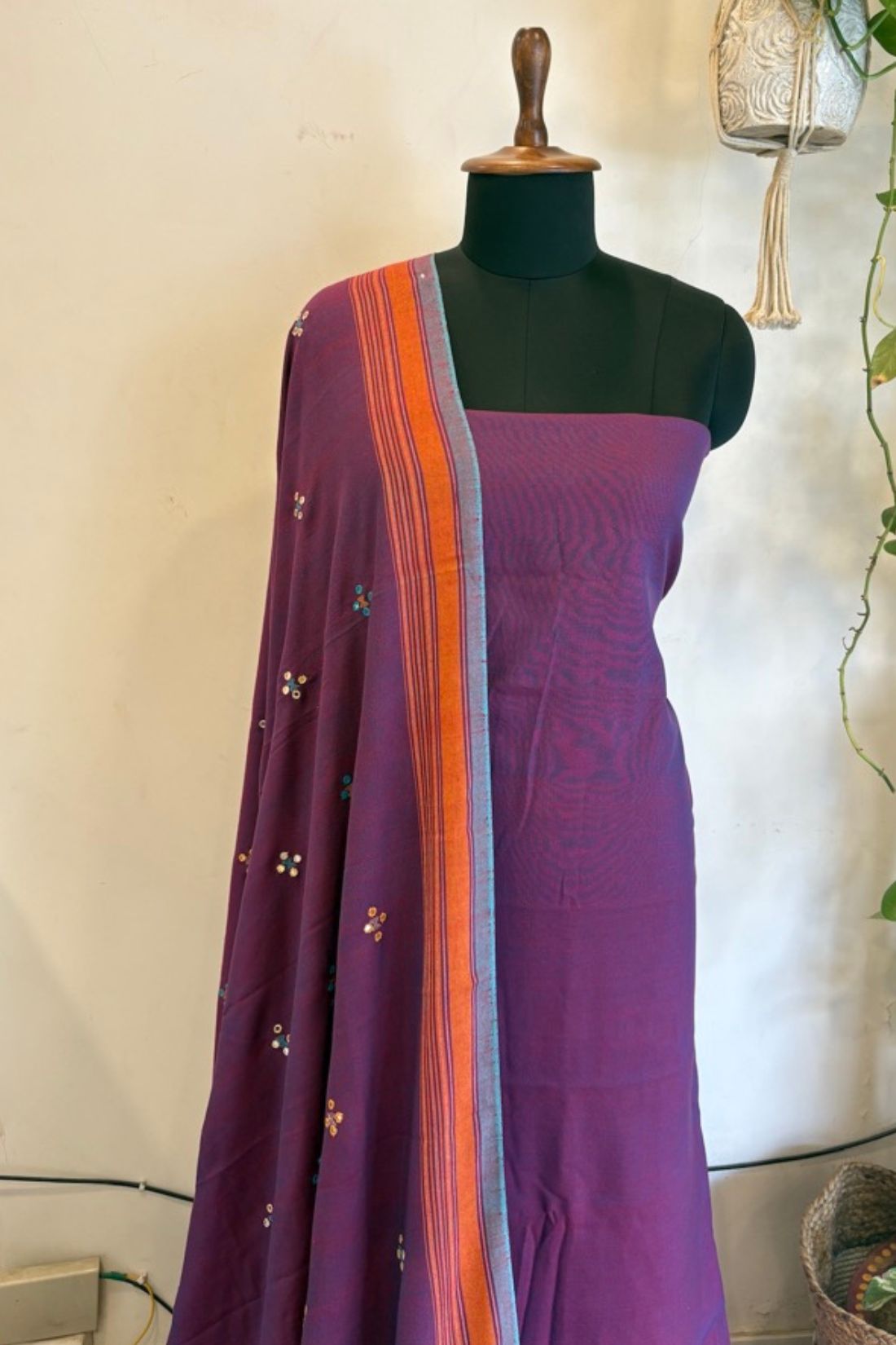 BHUJODI SUIT