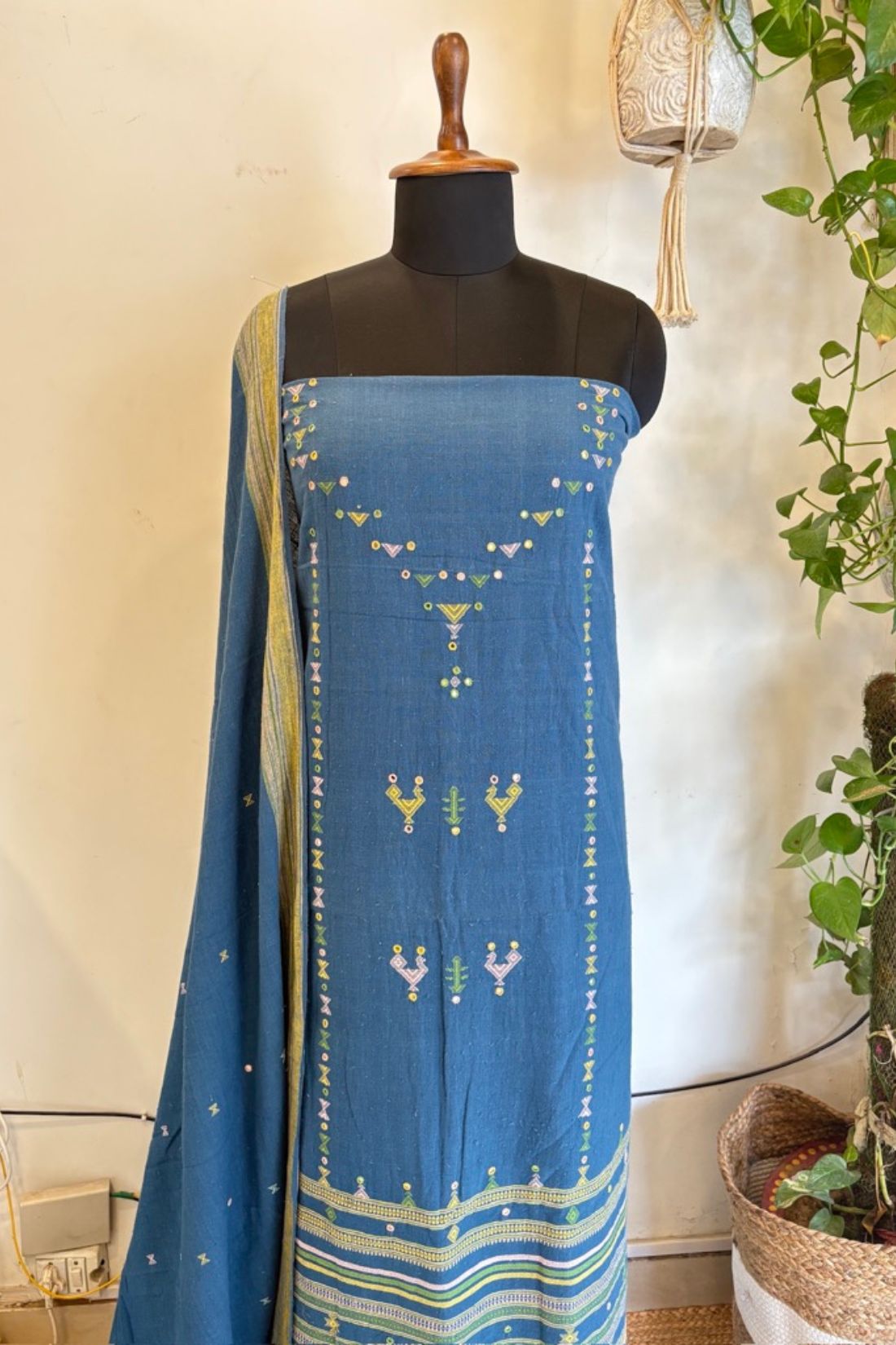 BHUJODI SUIT