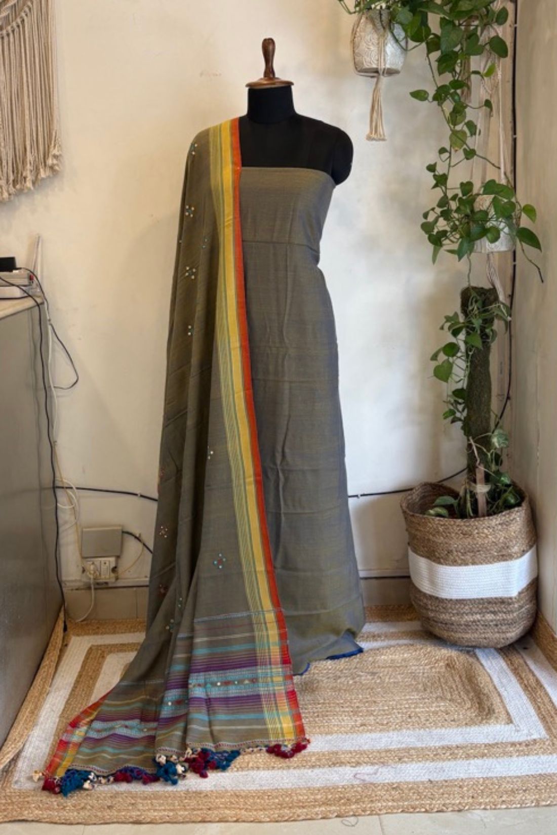 BHUJODI SUIT