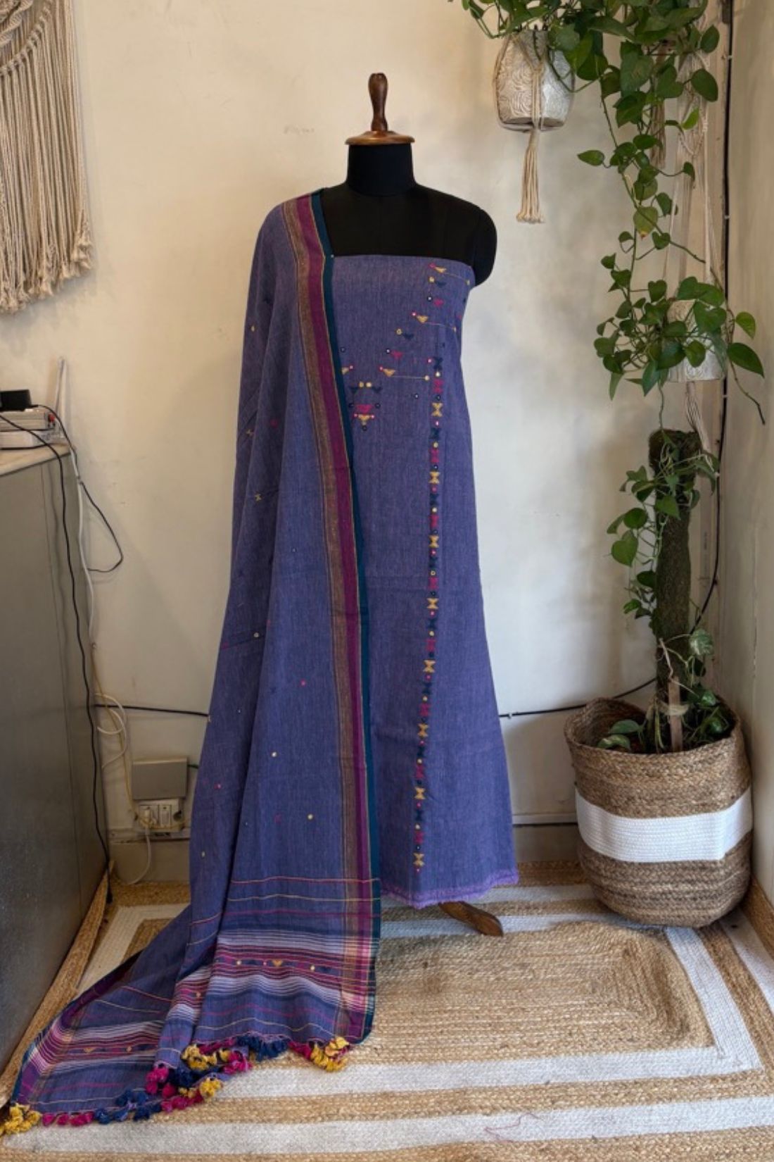 BHUJODI SUIT