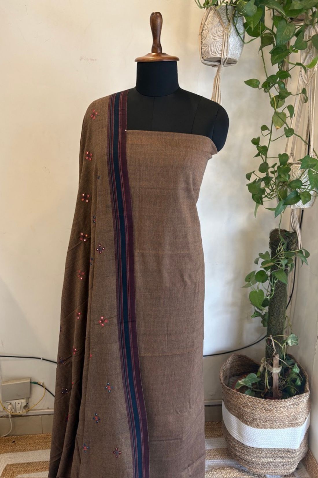 BHUJODI SUIT