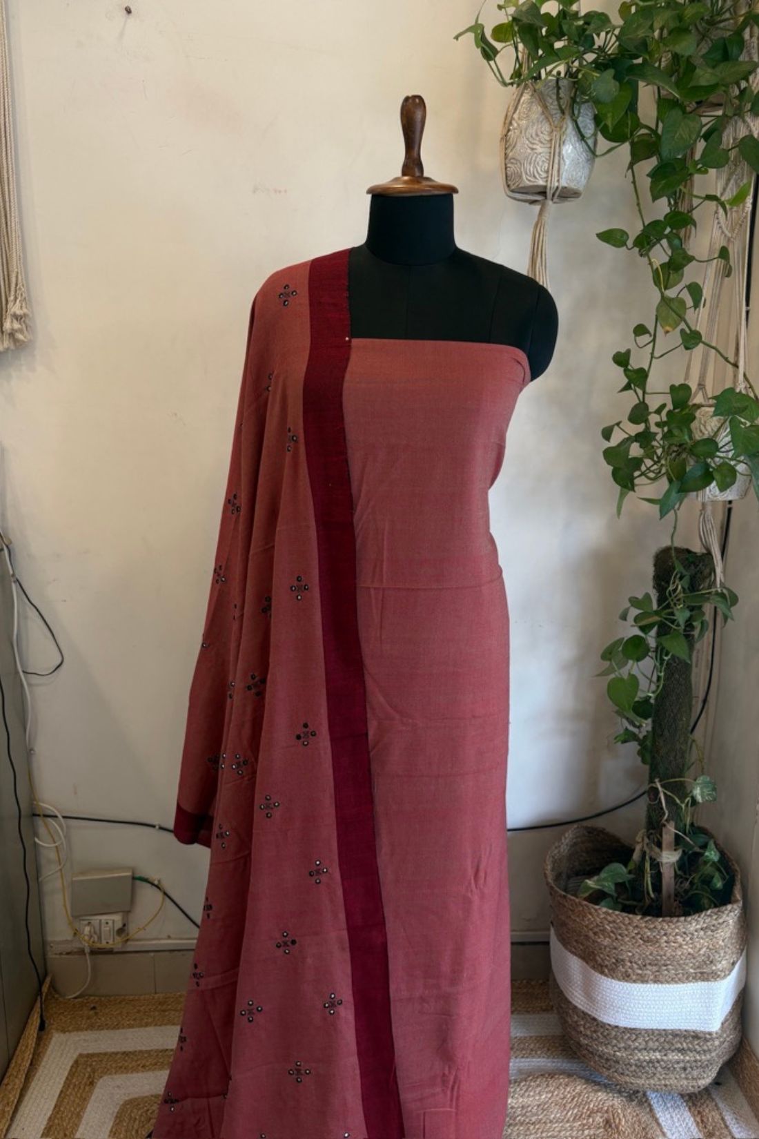 BHUJODI SUIT