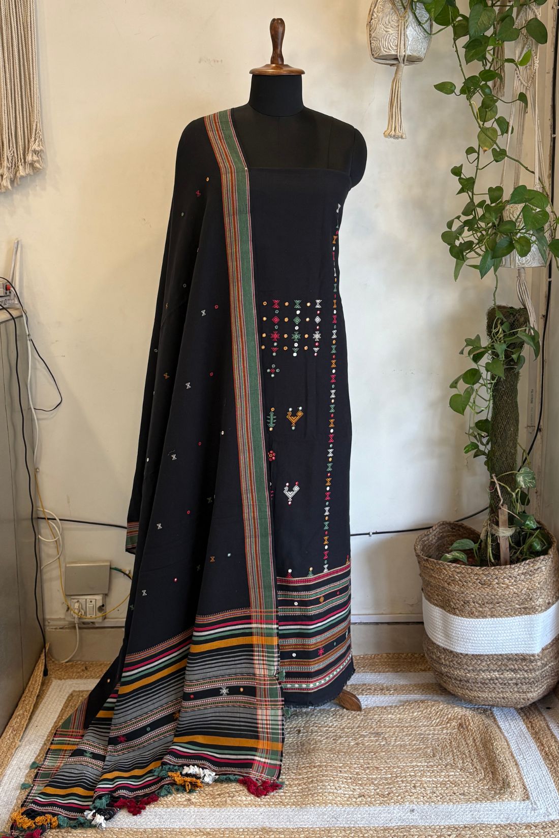 BHUJODI SUIT