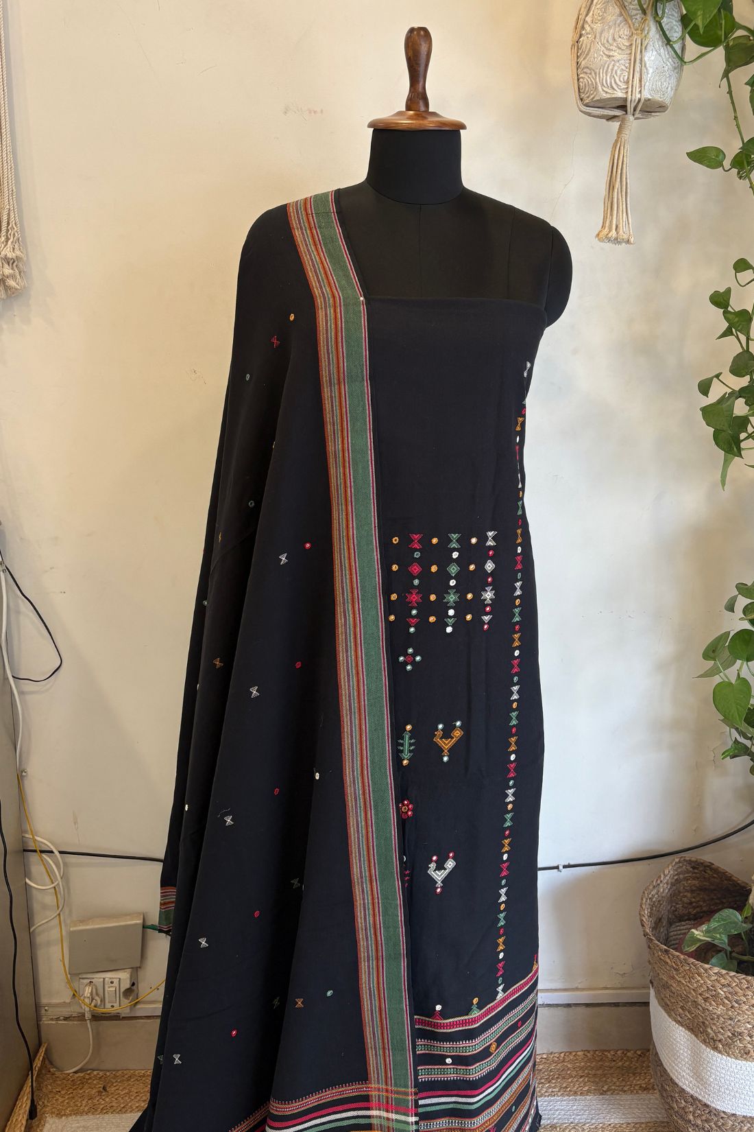 BHUJODI SUIT