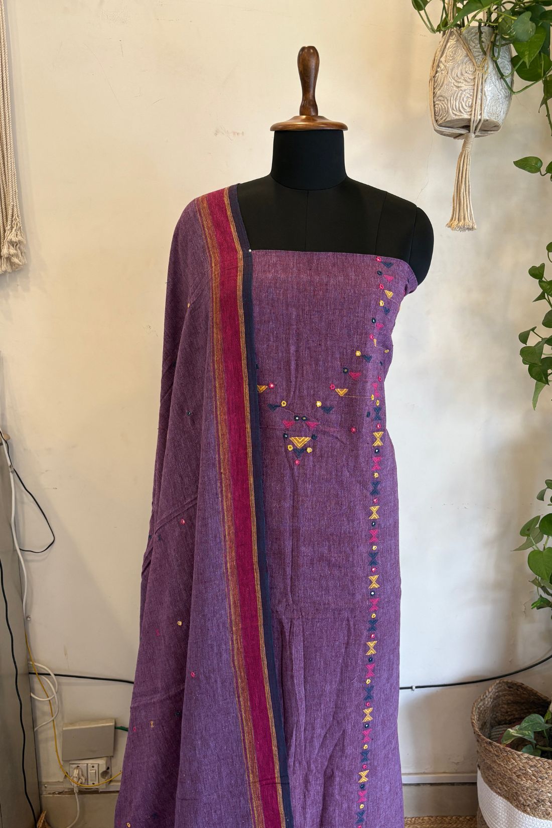 BHUJODI SUIT