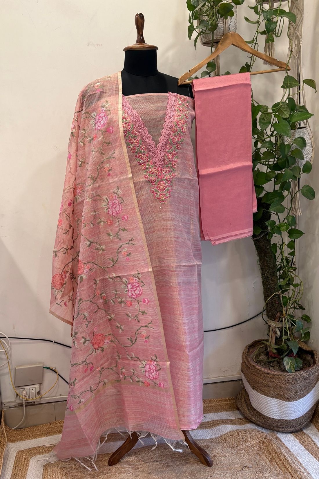 KOTTA SUIT