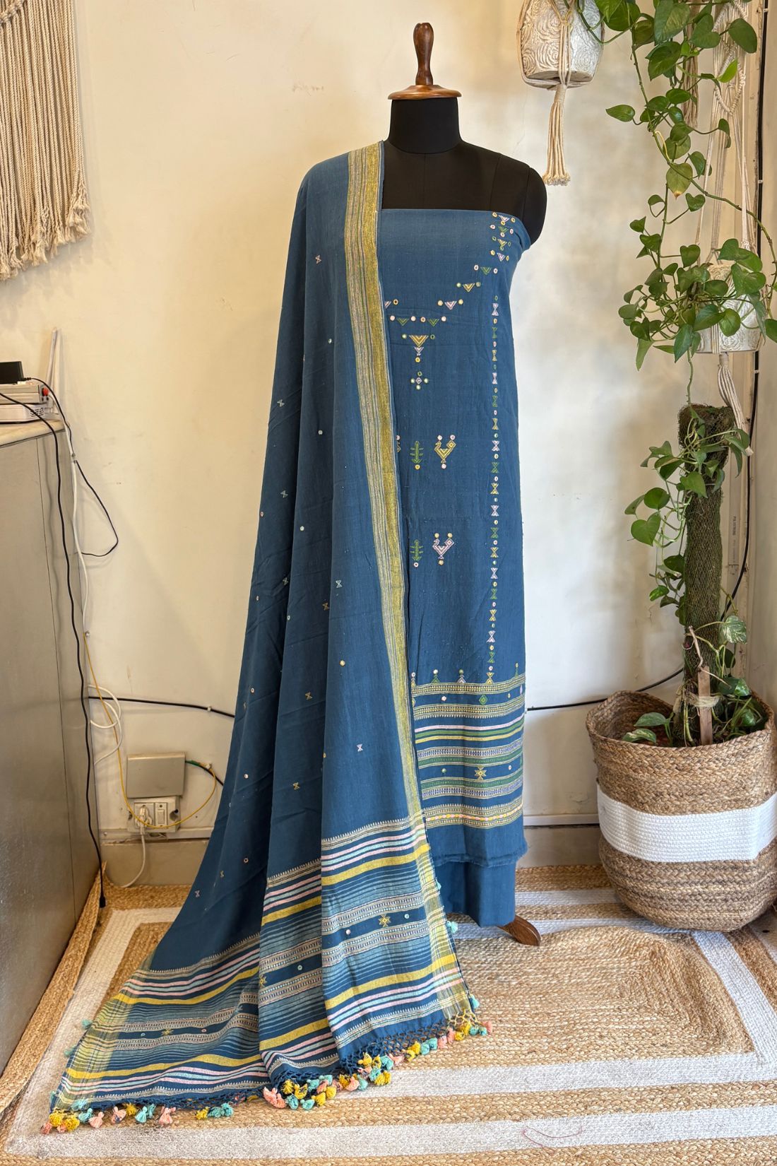 BHUJODI SUIT