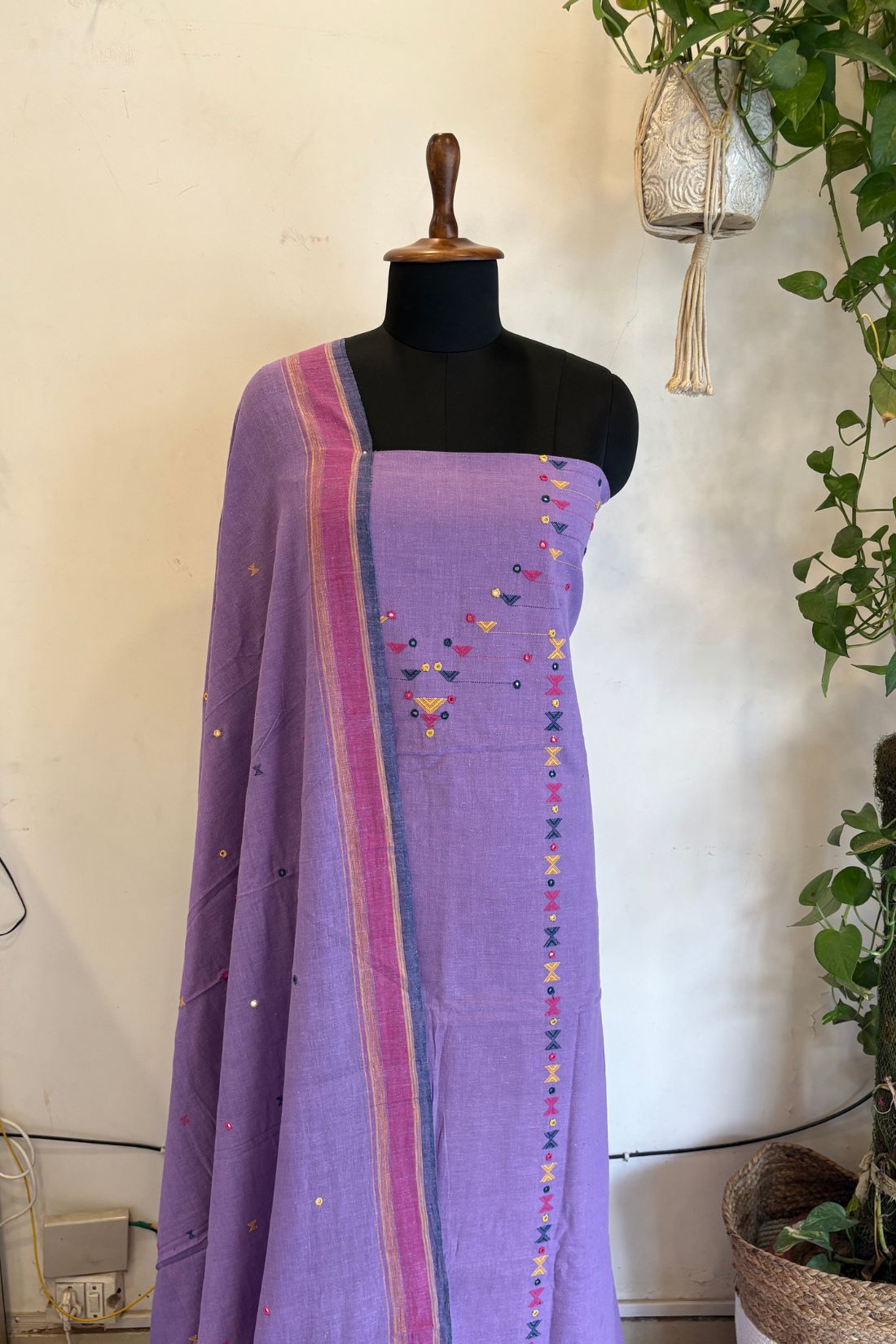 BHUJODI SUIT