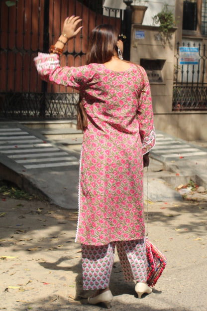 HAND BLOCK PRINTED KURTA WITH LACE DETAILING