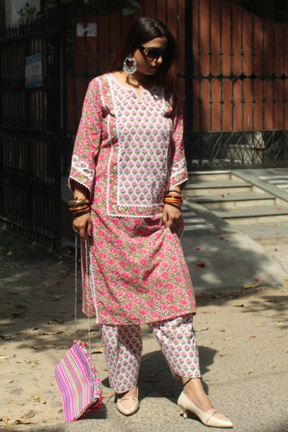 HAND BLOCK PRINTED KURTA WITH LACE DETAILING