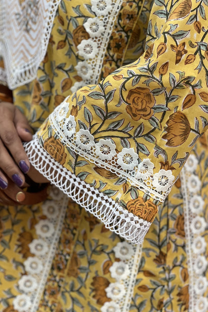 HAND BLOCK PRINTED KALIDAR KURTA SET WITH LACE DETAILING