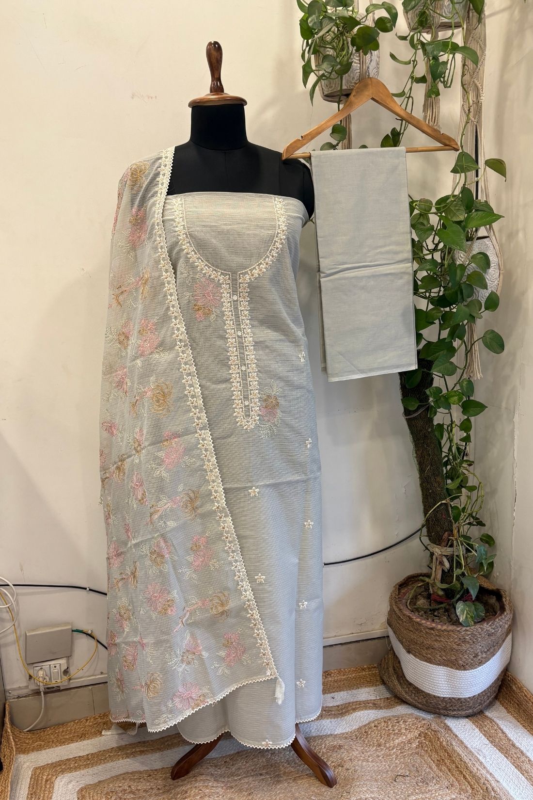KOTTA SUIT