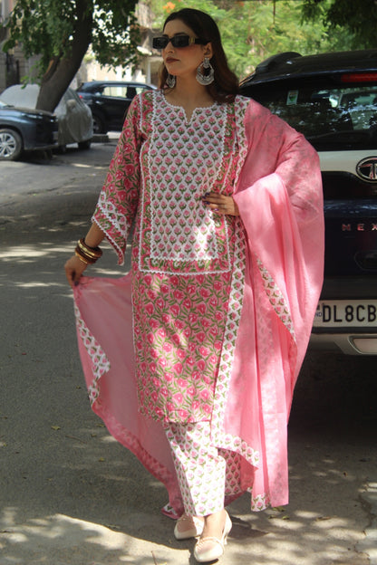 HAND BLOCK PRINTED SUIT SET WITH LACE DETAILING
